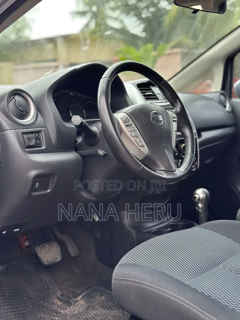 Nissan Versa 1.6 SV 4dr Sedan (1.6L 4cyl CVT) 2015 Gray