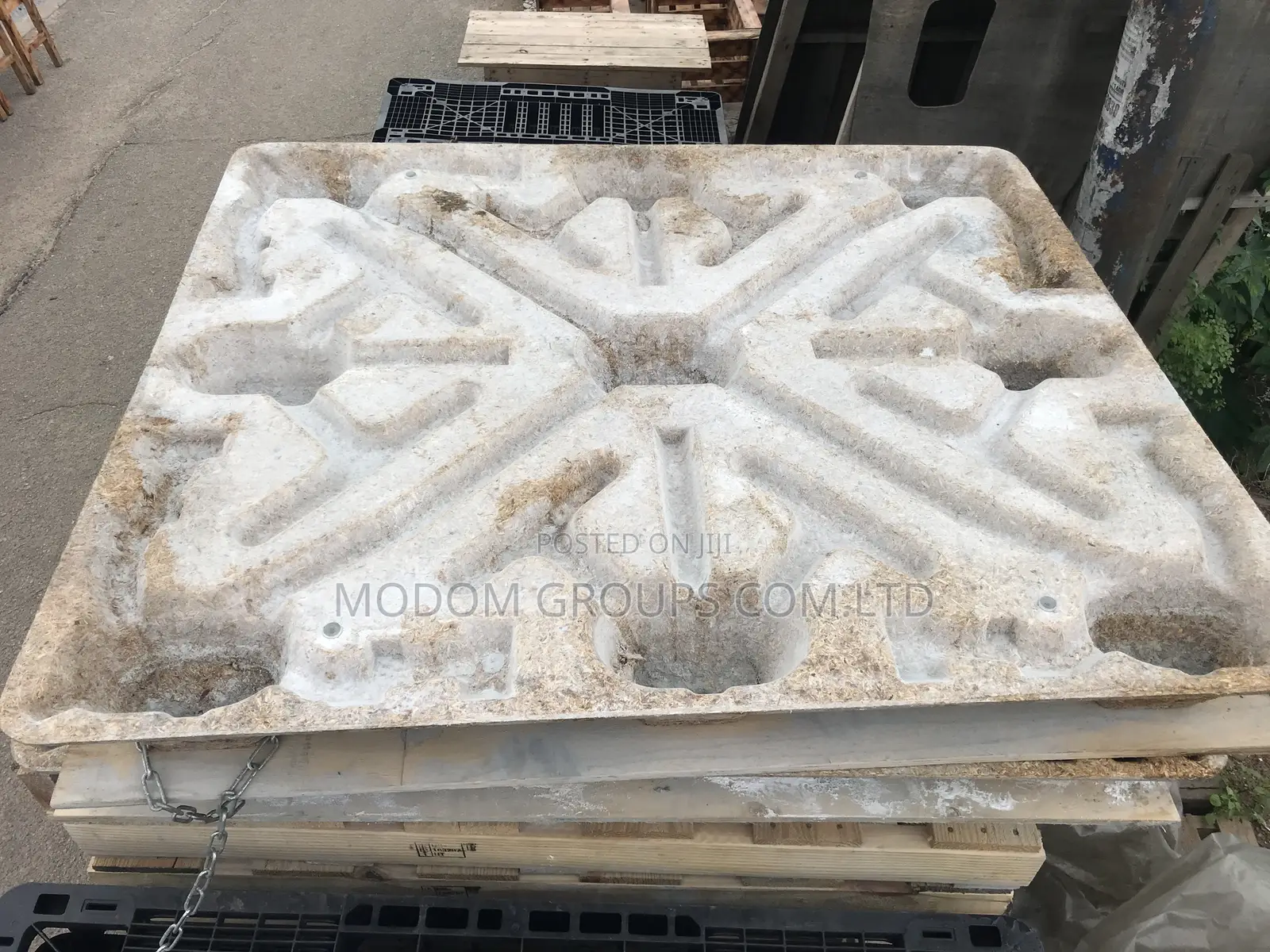 Wooden/Plastic Pallets For Sale