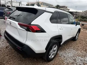 Toyota RAV4 Limited AWD 2020 White