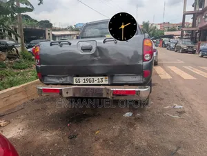 Mitsubishi L200 2010 Gray
