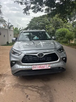 Toyota Highlander XLE 2025 Silver