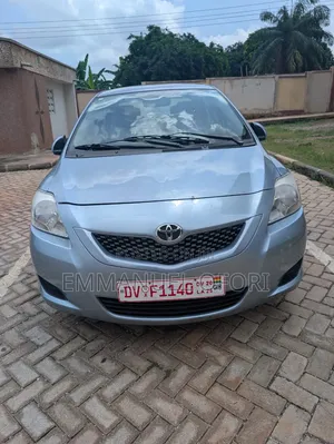 Toyota Belta 2010 Silver