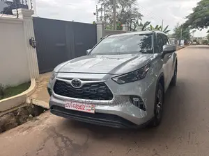 Toyota Highlander XLE 2025 Silver