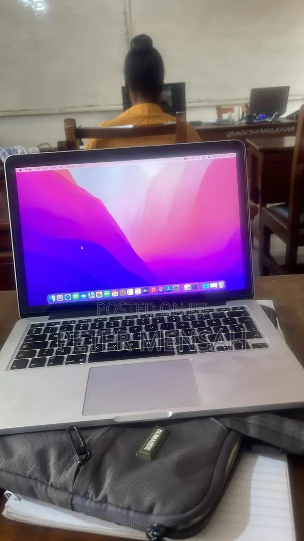 Laptop Apple MacBook Pro 2015 8GB Intel Core i5 SSD 500GB