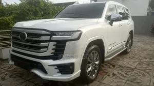 Toyota Land Cruiser 2025 White