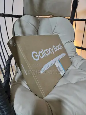 New Laptop Samsung Galaxy Book4 16GB Intel Core i7 SSD 512GB