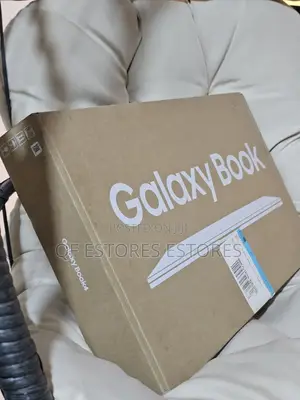 New Laptop Samsung Galaxy Book4 16GB Intel Core i7 SSD 512GB