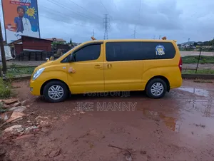 Hyundai Starex 2017 Yellow