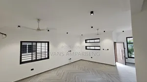 4bdrm Duplex in Lakeside Estate for sale