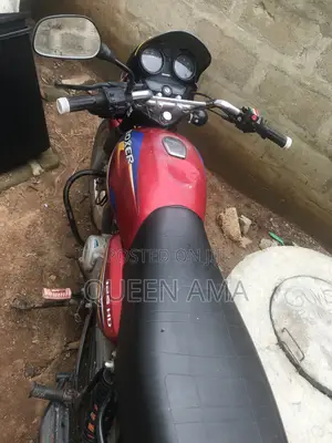 Bajaj Boxer 125 2025 Red
