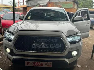 Toyota Tacoma 2018 White