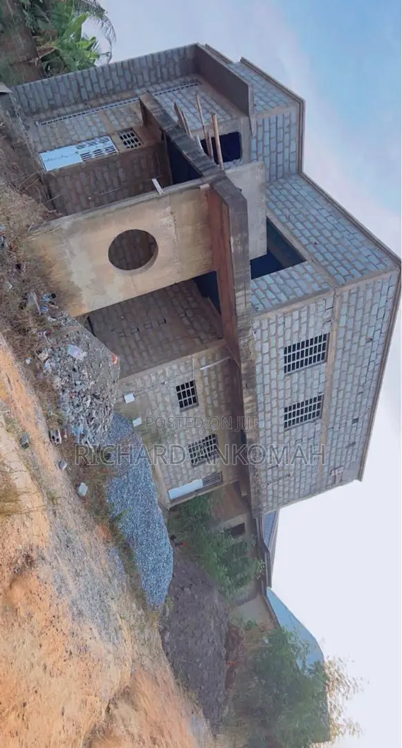 4bdrm Apartment in N/A, Amasaman for sale