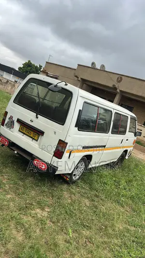 Nissan Caravan (Urvan) 2000 White
