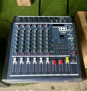 Yamaha Ya-602usb 6-Channel Stereo Powered Mixer.