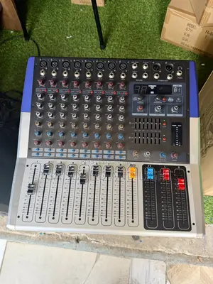 Yamaha Kv80 8-Channels Power Mixer[2400 Watts]