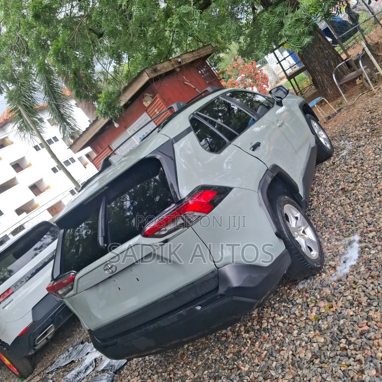 Toyota RAV4 XLE AWD 2019 Green