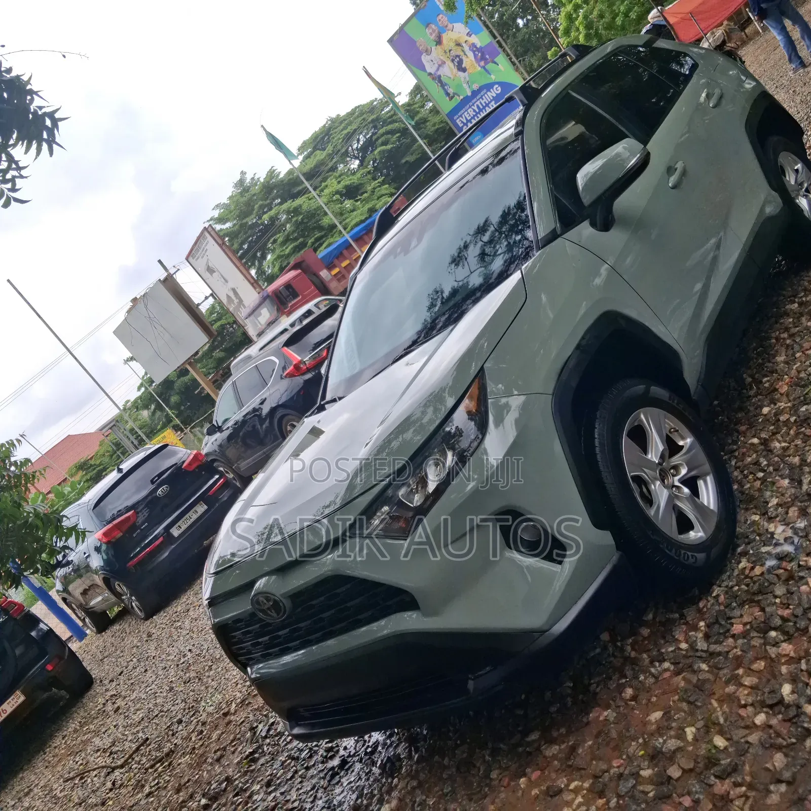Toyota RAV4 XLE AWD 2019 Green