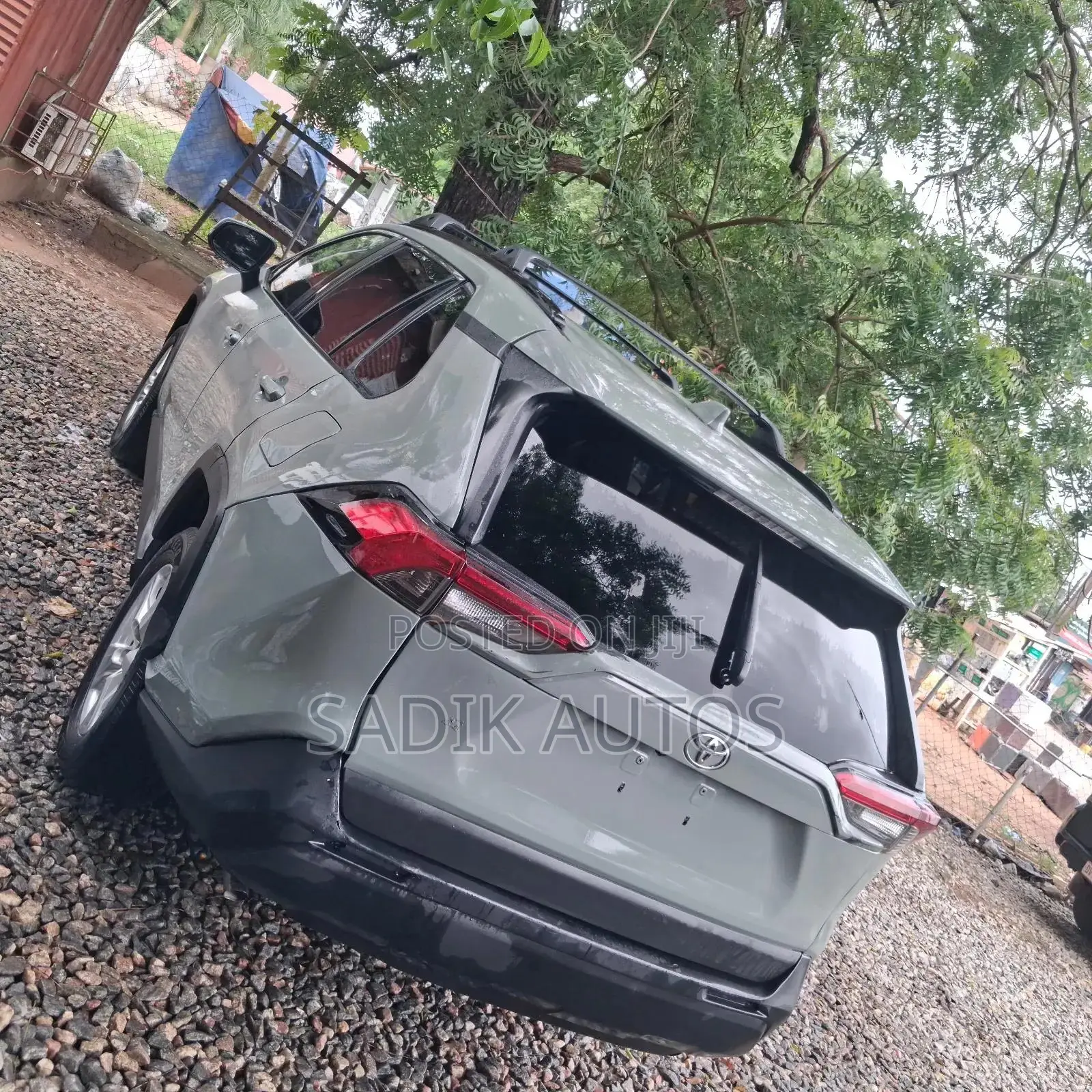 Toyota RAV4 XLE AWD 2019 Green