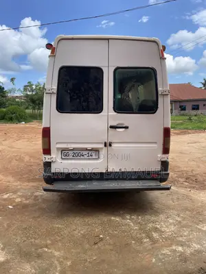 Mercedes-Benz Sprinter 2000 White