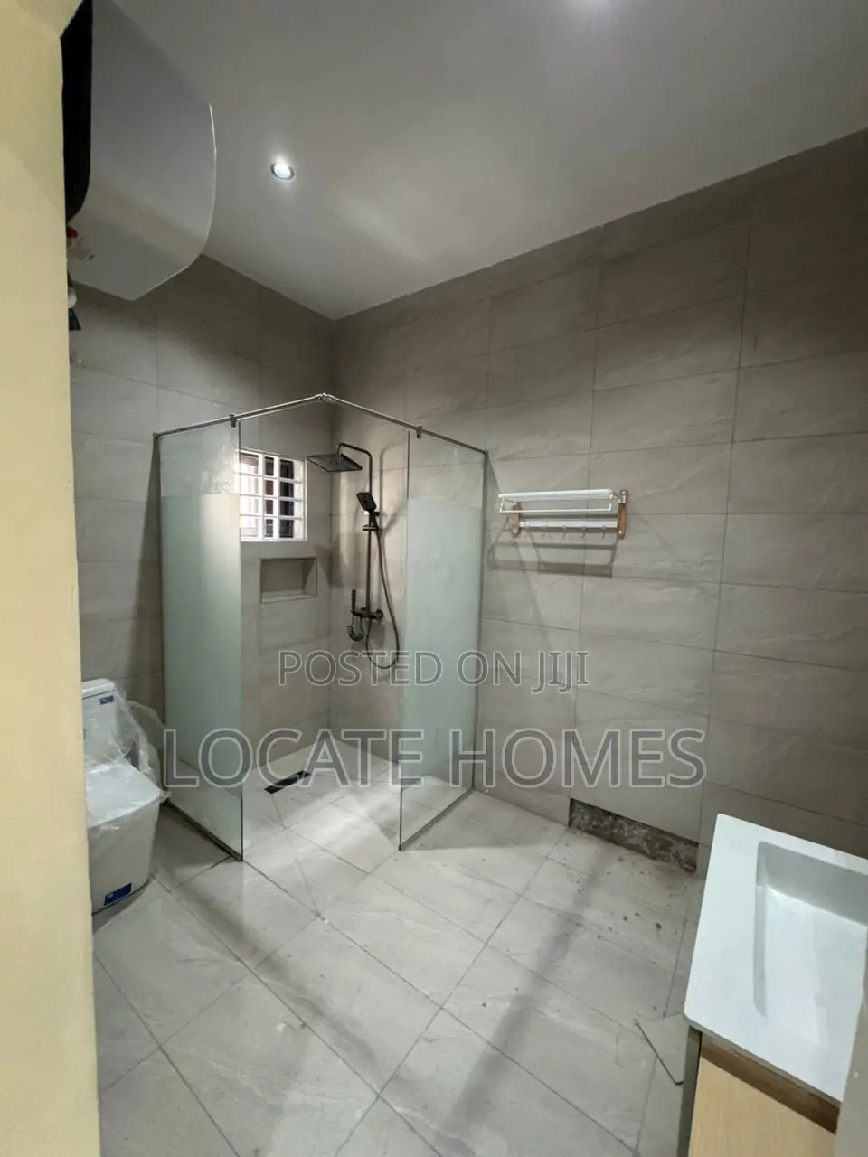 Furnished 4bdrm Apartment in Exhibition for sale