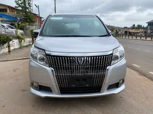 Toyota Esquire 2016 Silver