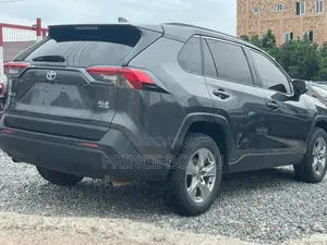 Toyota RAV4 XLE Premium 2022 Gray