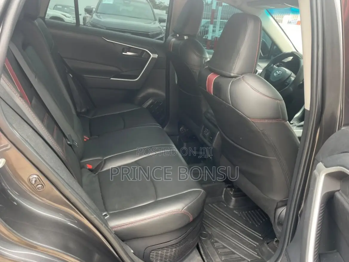 Toyota RAV4 XLE Premium 2022 Gray