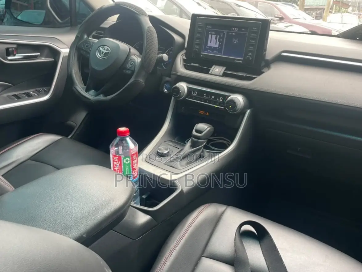 Toyota RAV4 XLE Premium 2022 Gray