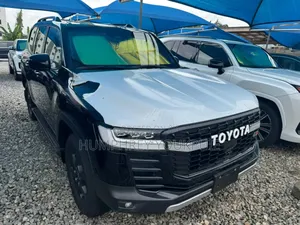 Toyota Land Cruiser 2025 Black
