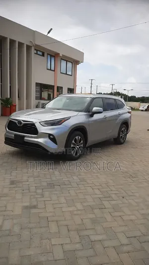 Toyota Highlander XLE AWD 2023 Silver