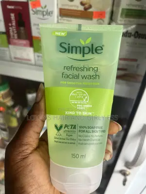 Simple Refreshing Facial Wash 100% Soap Free