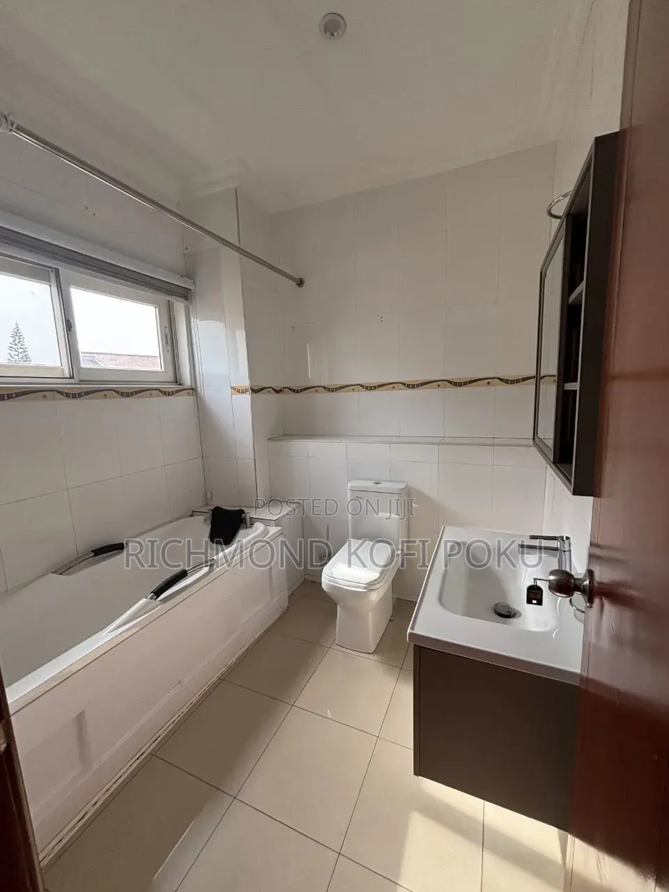 Furnished 4bdrm House in Kofi'S Realty, Boundary Road Area for rent