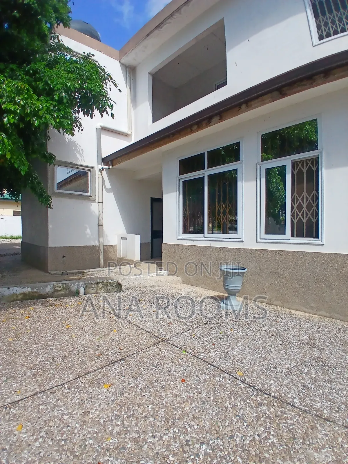 Furnished 5bdrm Mansion in Community 11, Tema Metropolitan for sale