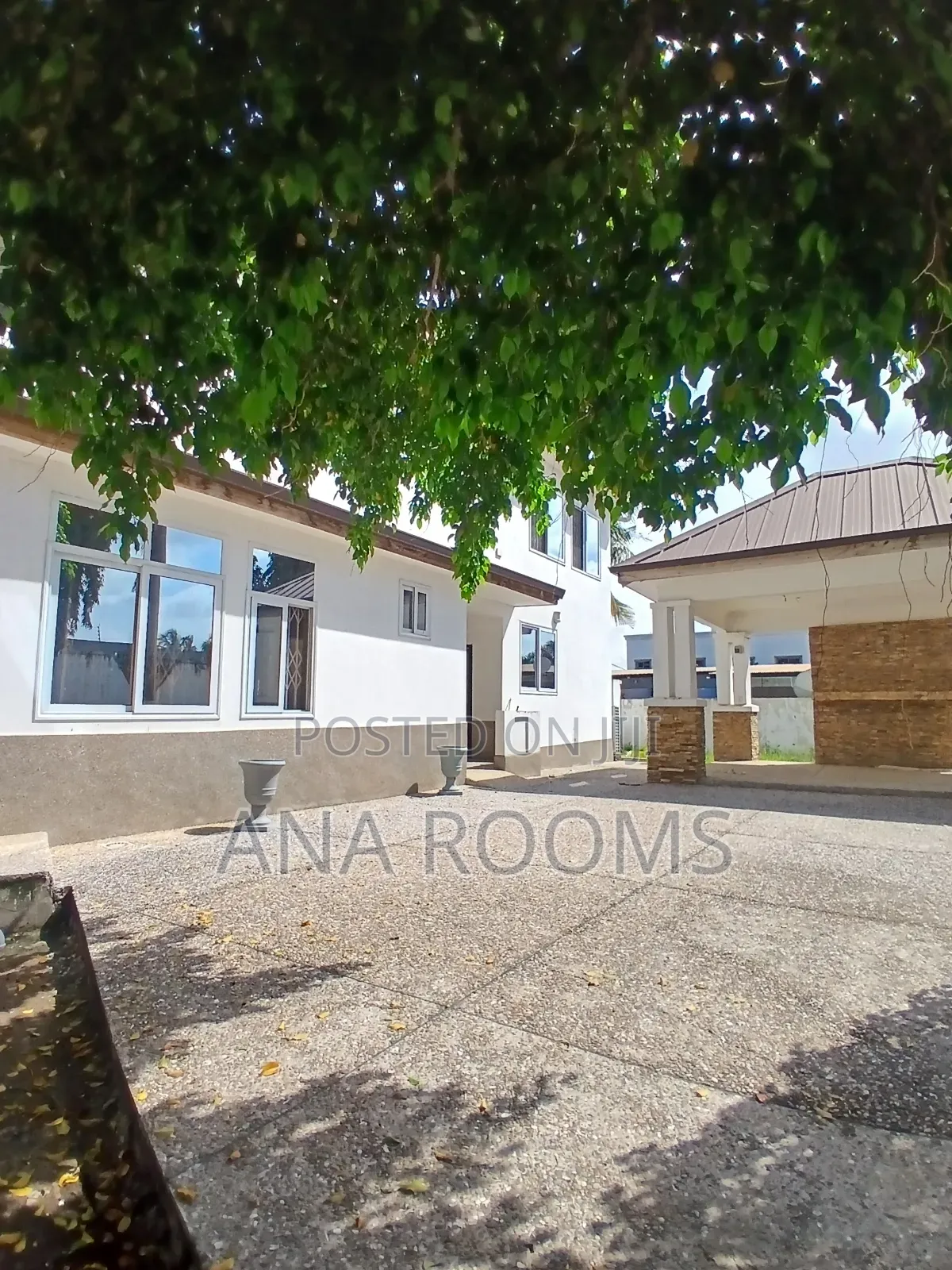 Furnished 5bdrm Mansion in Community 11, Tema Metropolitan for sale