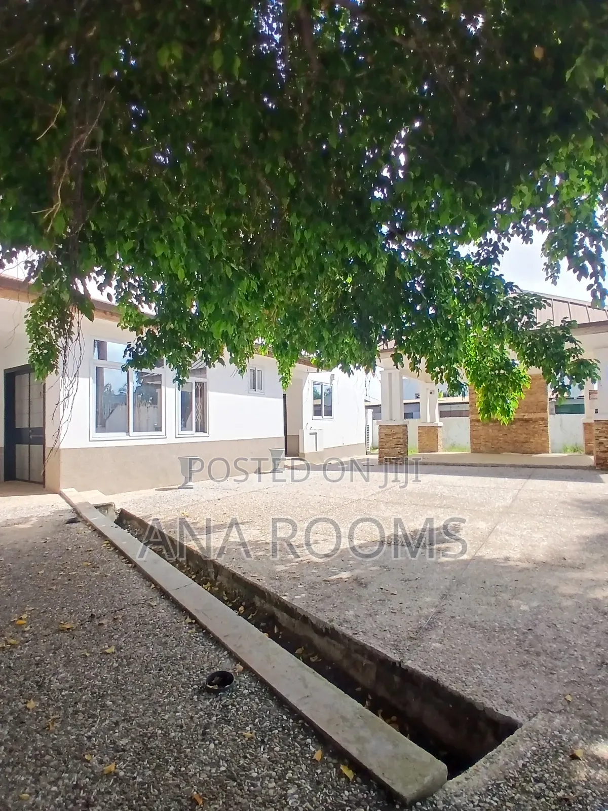 Furnished 5bdrm Mansion in Community 11, Tema Metropolitan for sale