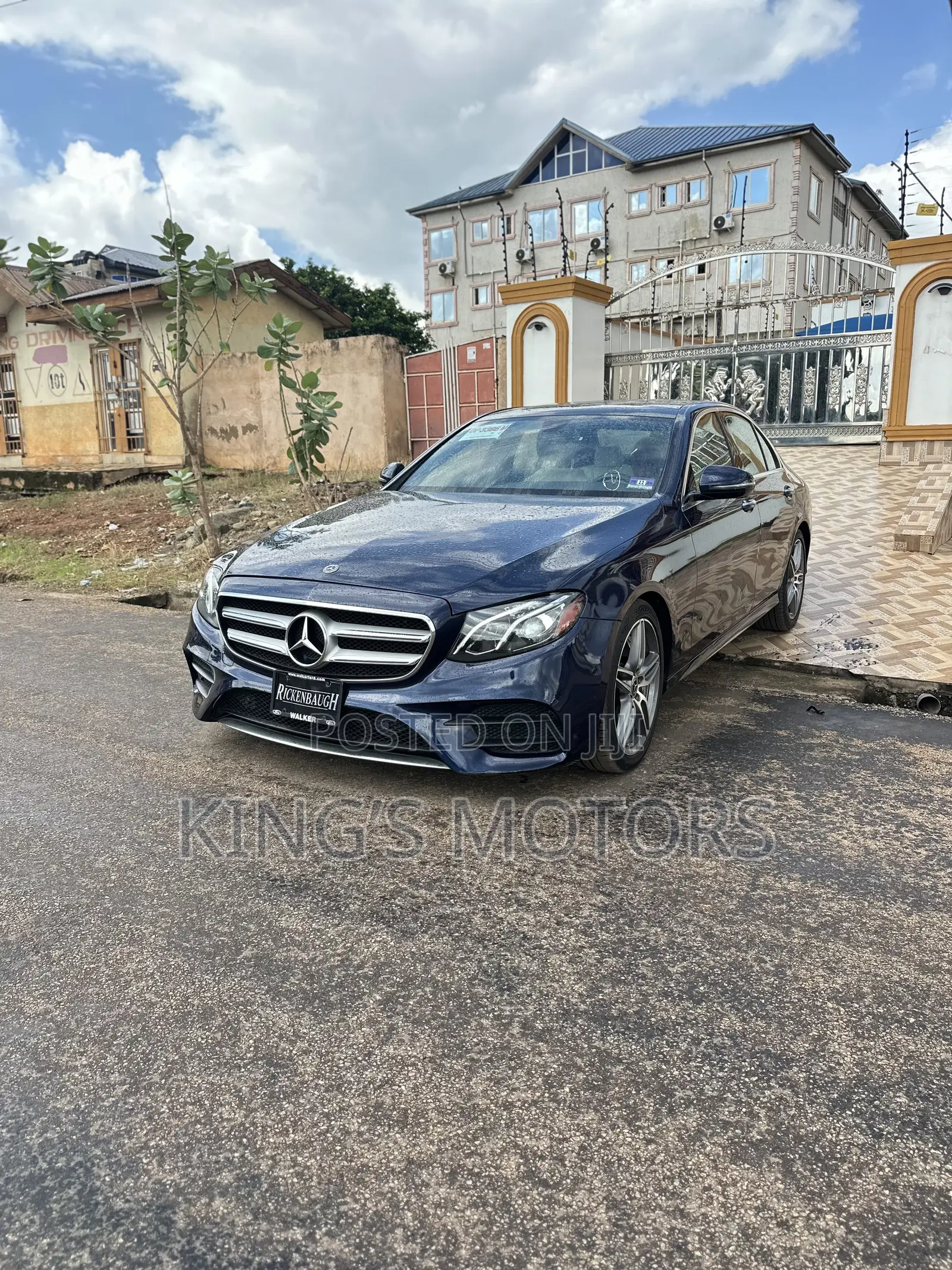 Mercedes-Benz E400 2017 Blue