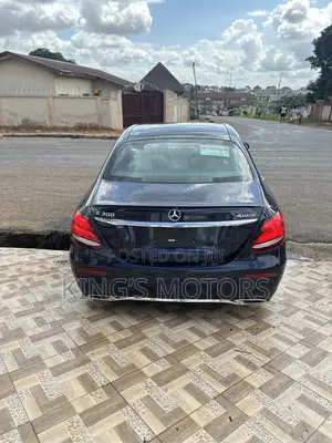 Mercedes-Benz E400 2017 Blue