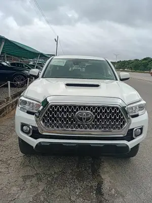 Toyota Tacoma 2022 White