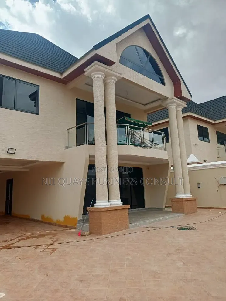 Furnished 5bdrm House in Ridge Kumasi for sale