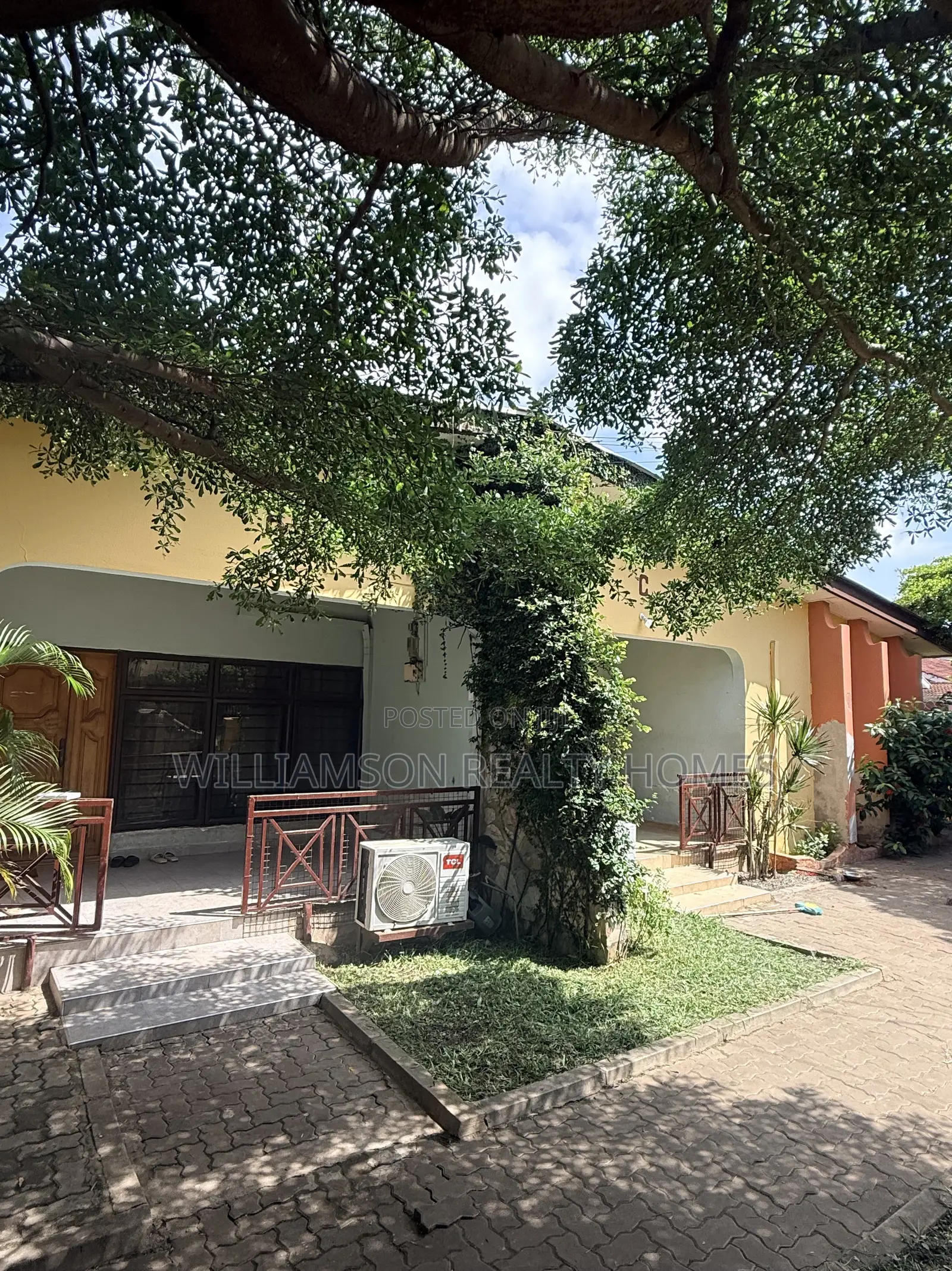 1bdrm Apartment in Baatsonaa Total Area, Spintex for rent