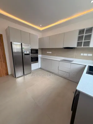 4bdrm Townhouse / Terrace in East Legon, American House for rent