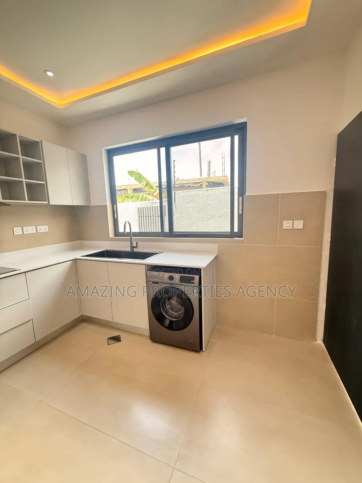 4bdrm Townhouse / Terrace in East Legon, American House for rent