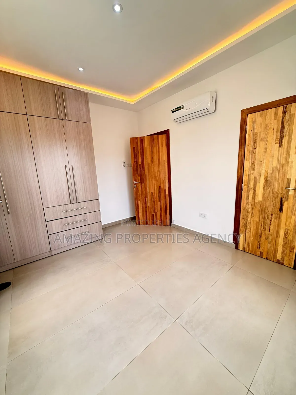 4bdrm Townhouse / Terrace in East Legon, American House for rent