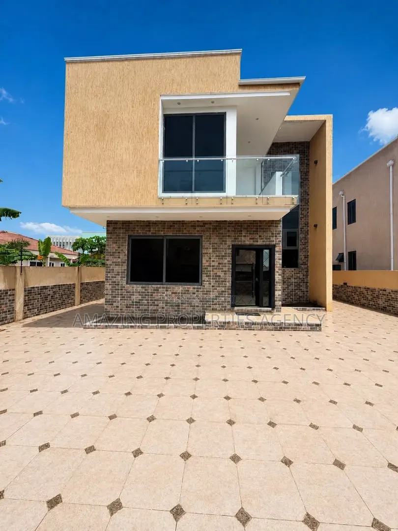 4bdrm Townhouse / Terrace in East Legon, American House for rent