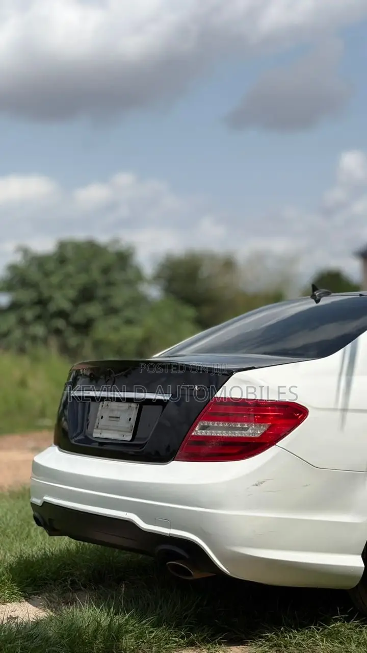 Mercedes-Benz C300 Luxury 4Matic Sedan AWD (3.5L 6cyl 7A) 2014 White