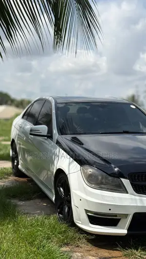 Mercedes-Benz C300 Luxury 4Matic Sedan AWD (3.5L 6cyl 7A) 2014 White