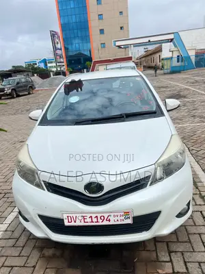 Toyota Vitz 2013 White