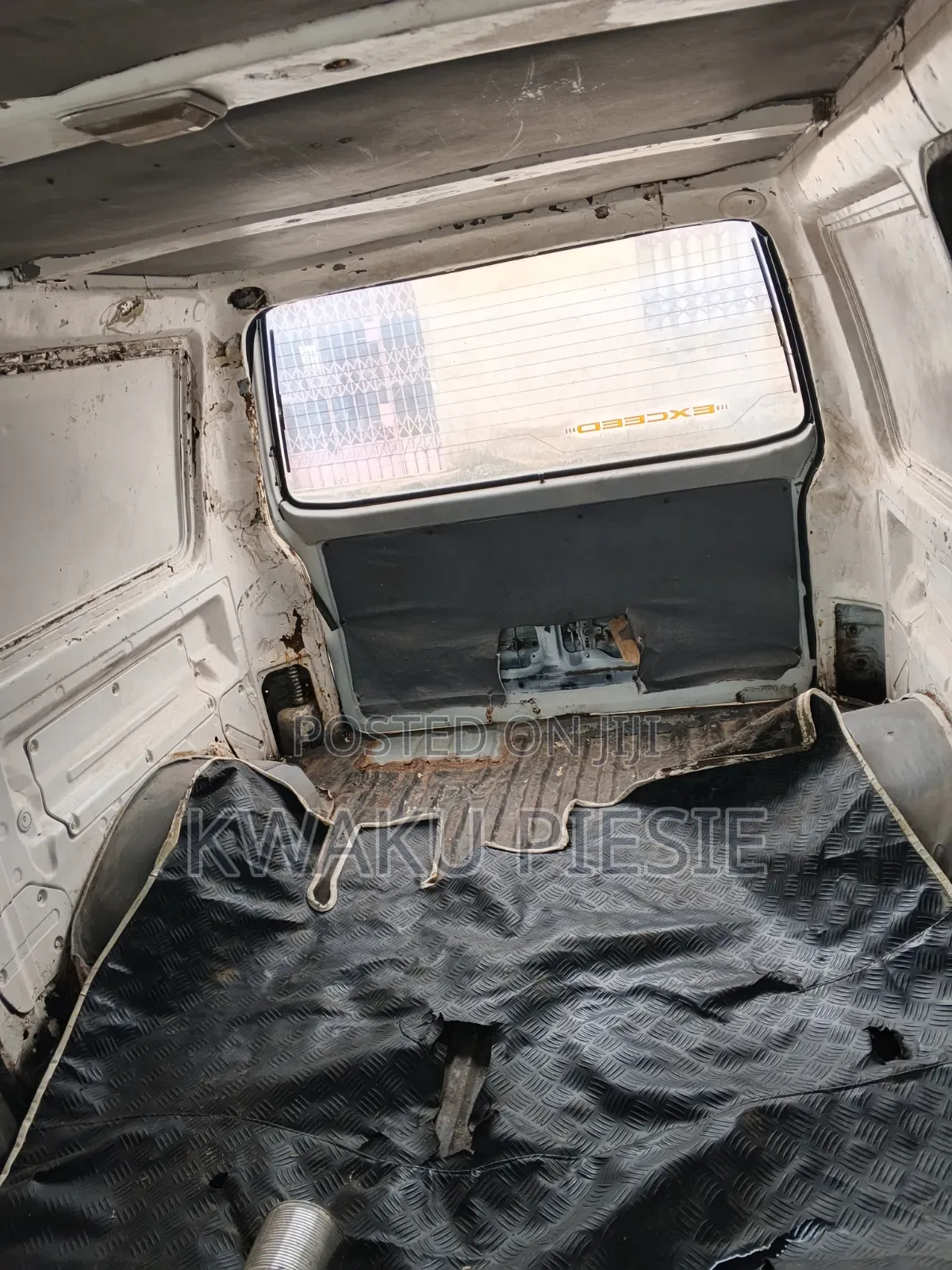Mitsubishi L300 2000 White