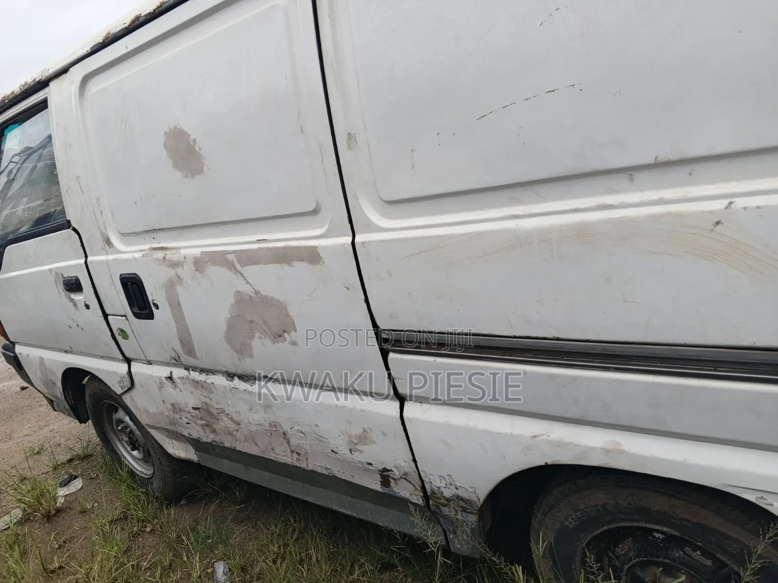 Mitsubishi L300 2000 White