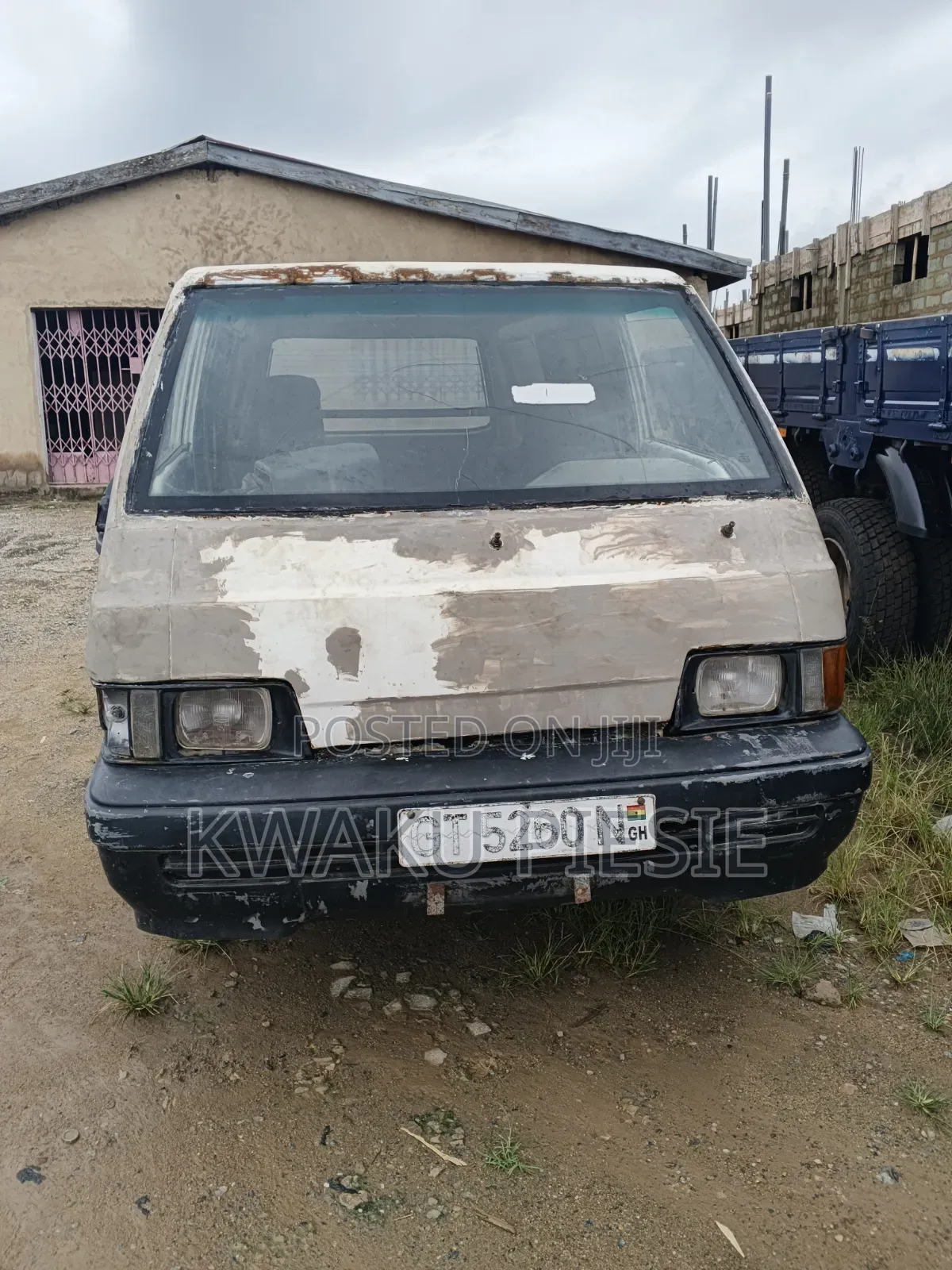 Mitsubishi L300 2000 White